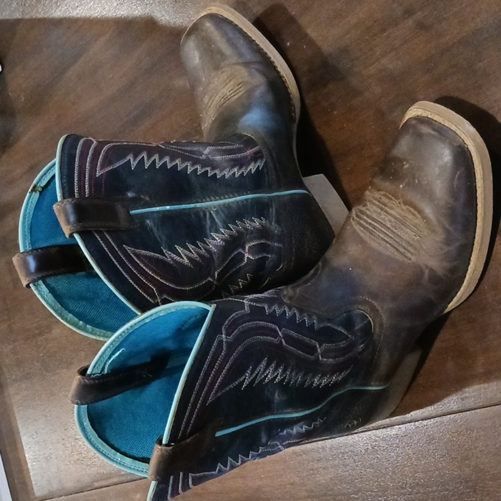 Ariat Girls Children size 4.5 Western Style cowboy/cowgirl boots